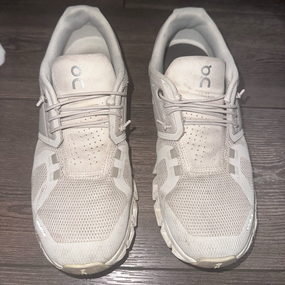 On Running Athletic Shoes